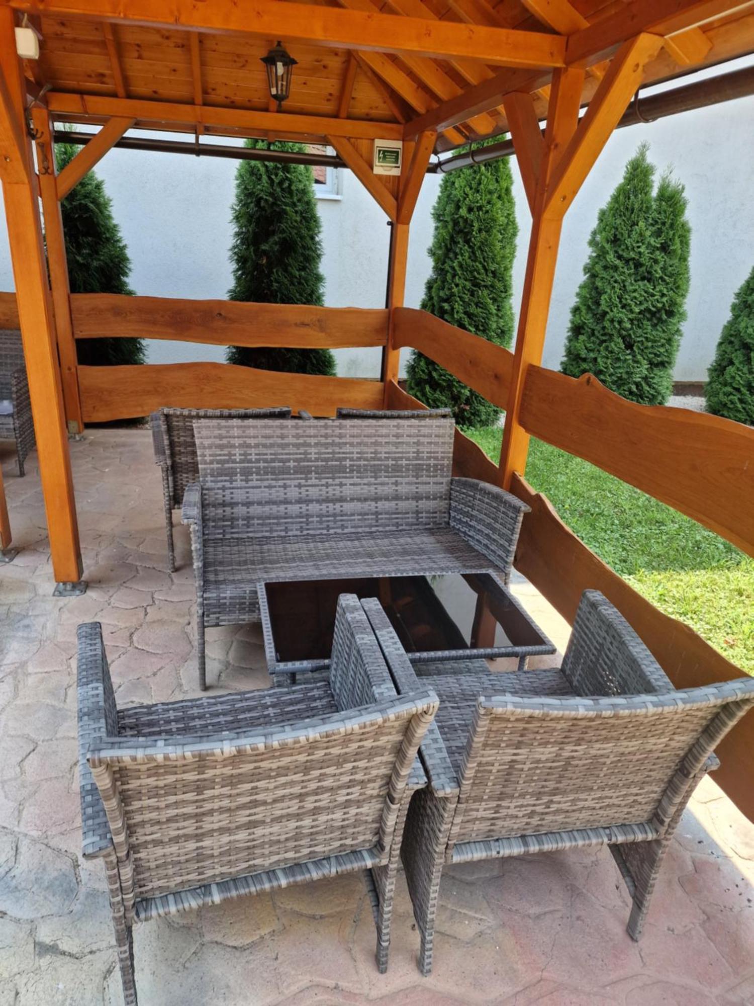 Holiday Apartmanhaz Gyula Esterno foto