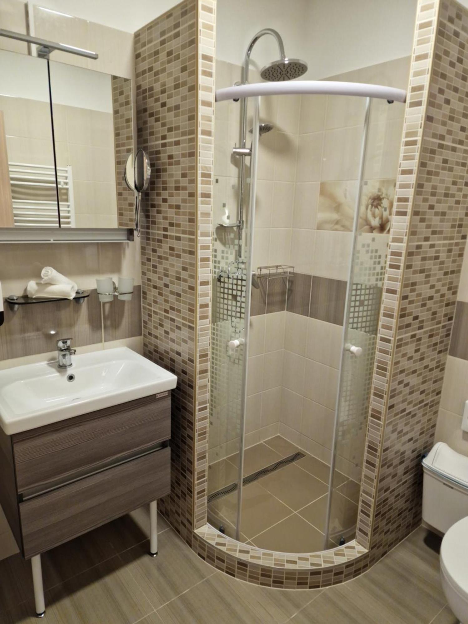 Holiday Apartmanhaz Gyula Esterno foto