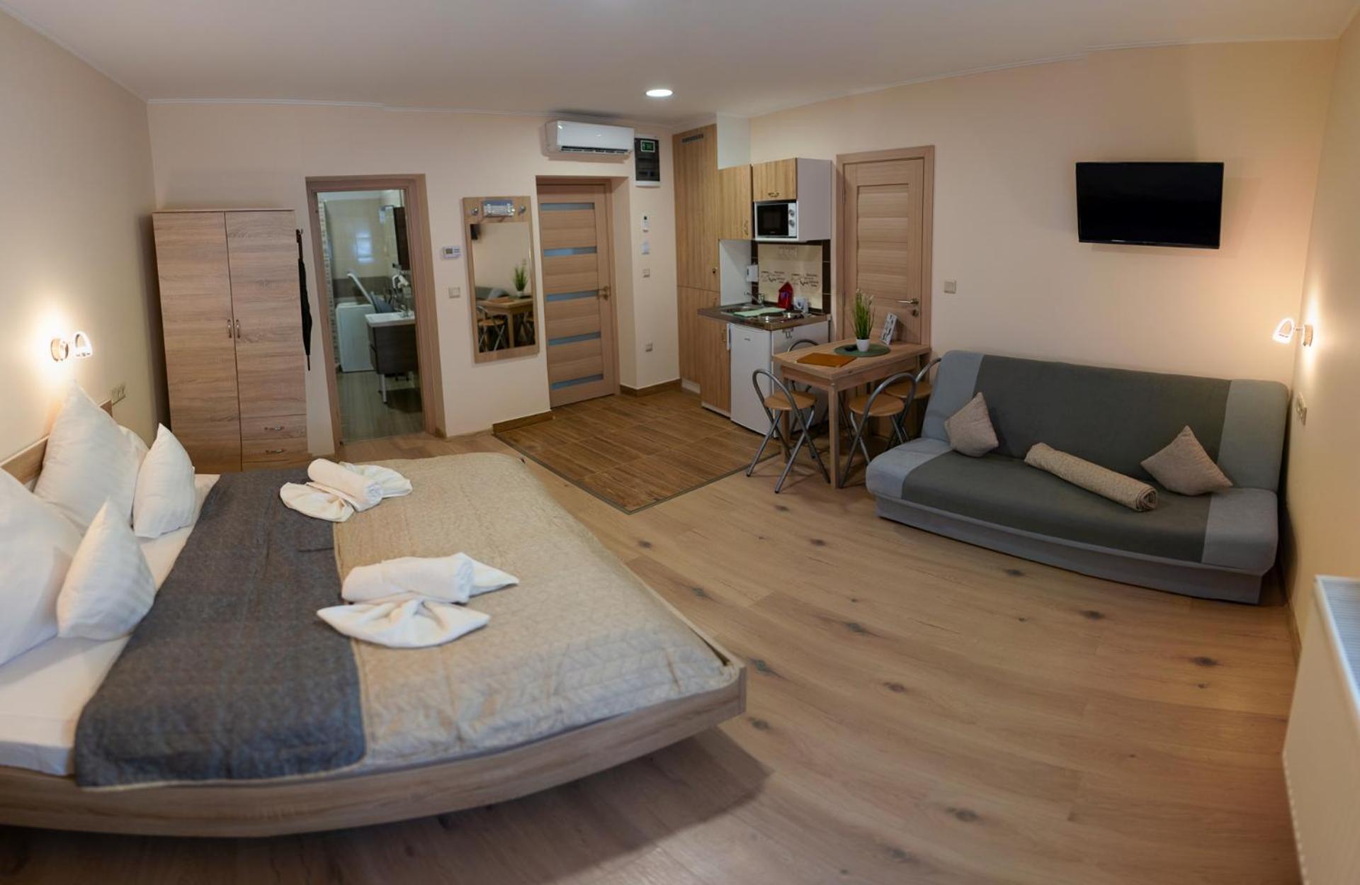 Holiday Apartmanhaz Gyula Esterno foto