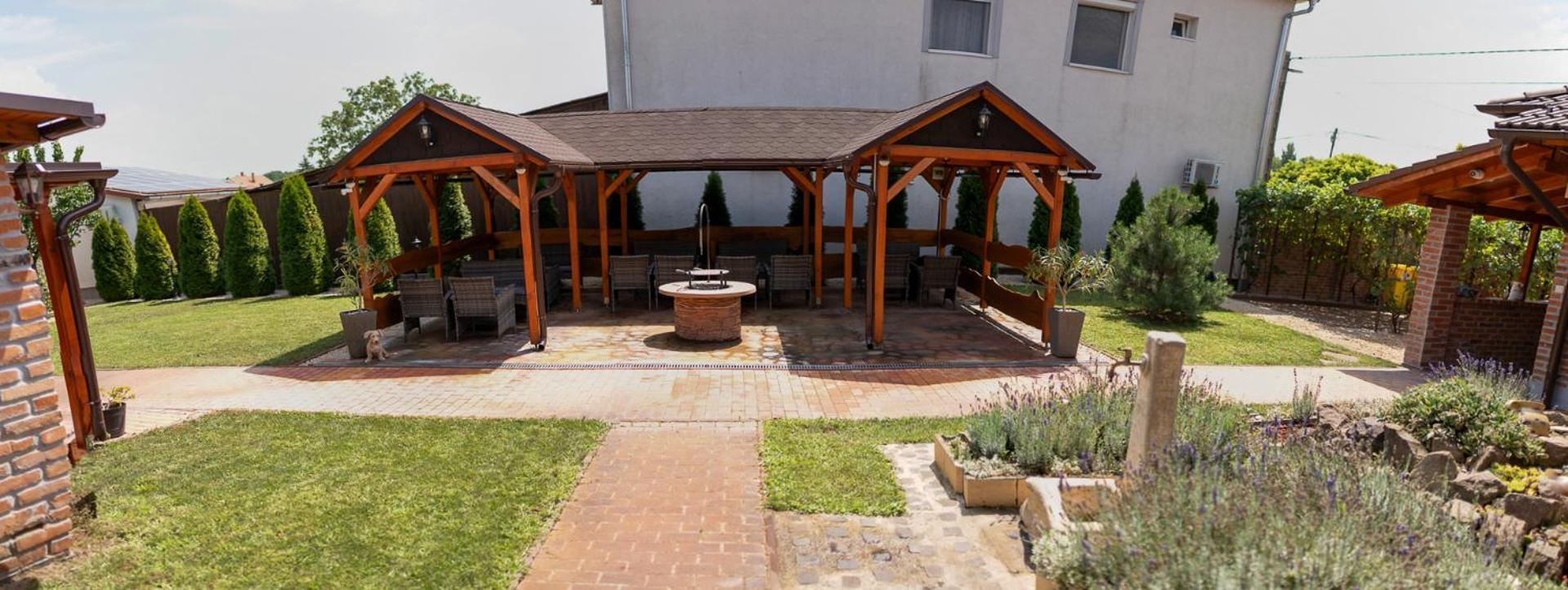 Holiday Apartmanhaz Gyula Esterno foto