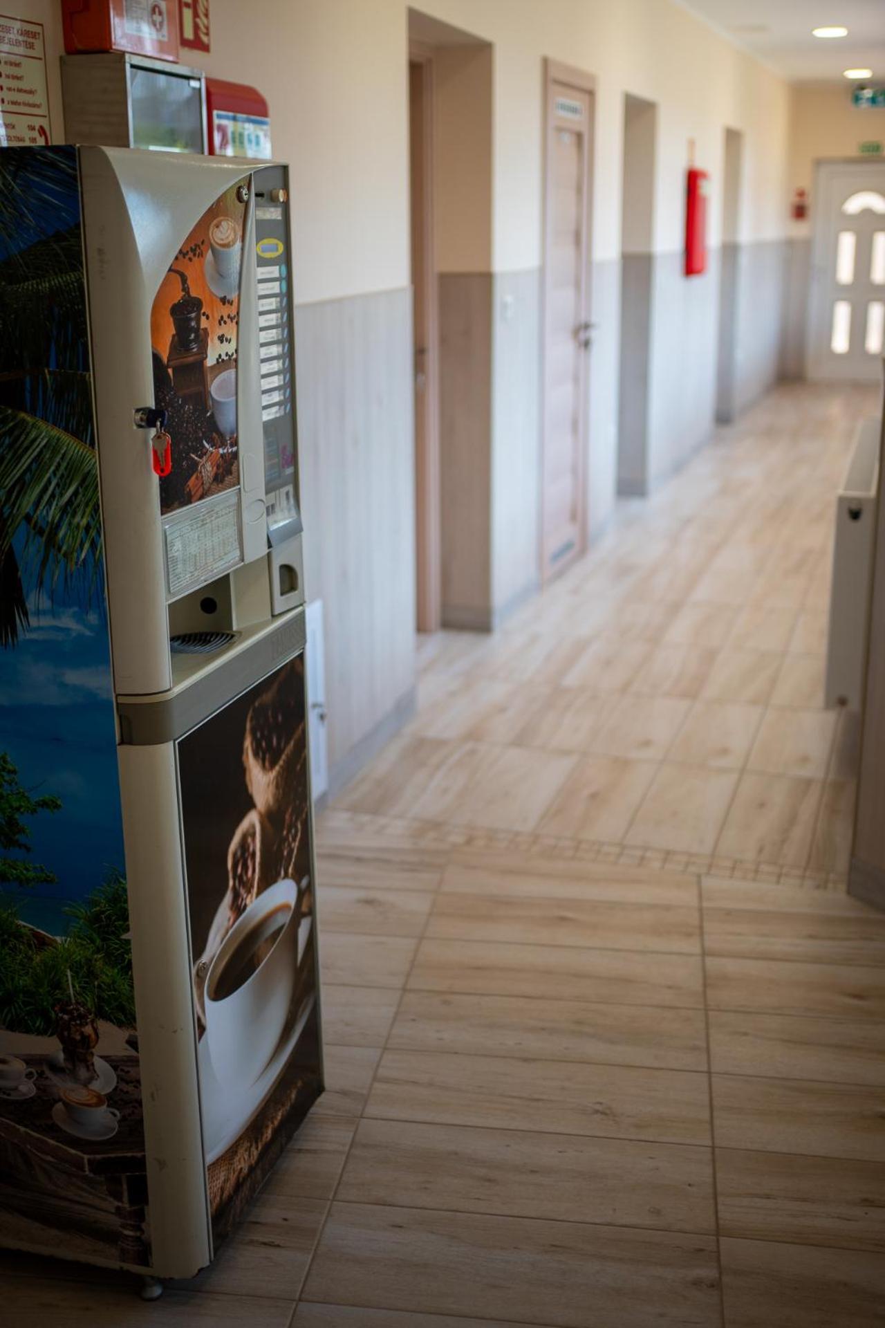 Holiday Apartmanhaz Gyula Esterno foto