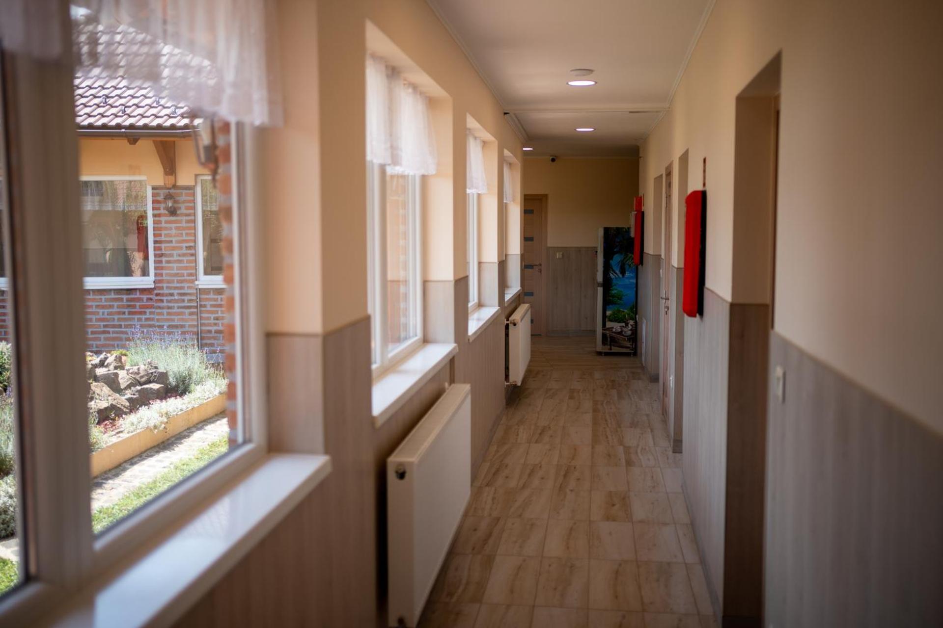 Holiday Apartmanhaz Gyula Esterno foto