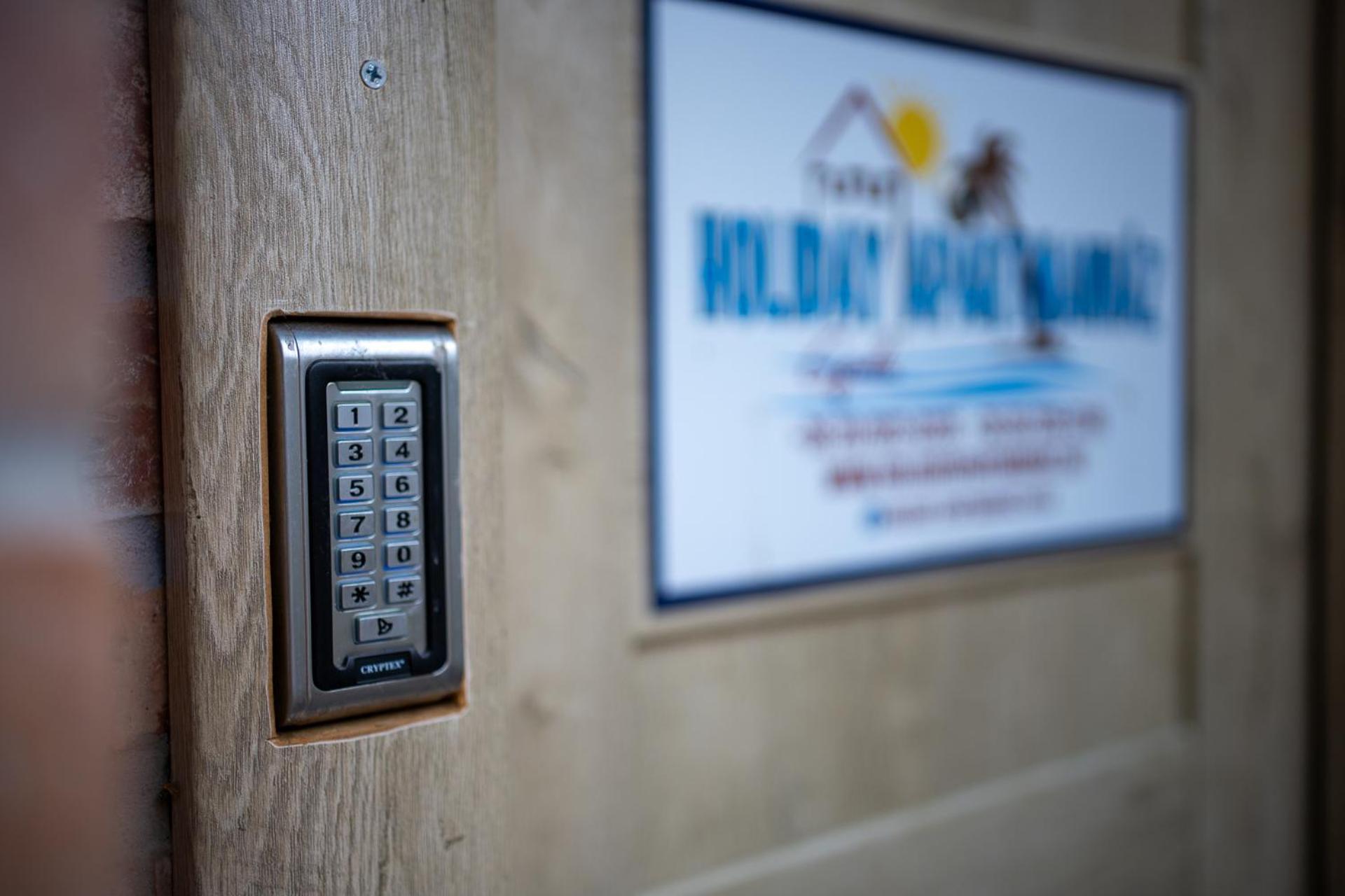 Holiday Apartmanhaz Gyula Esterno foto