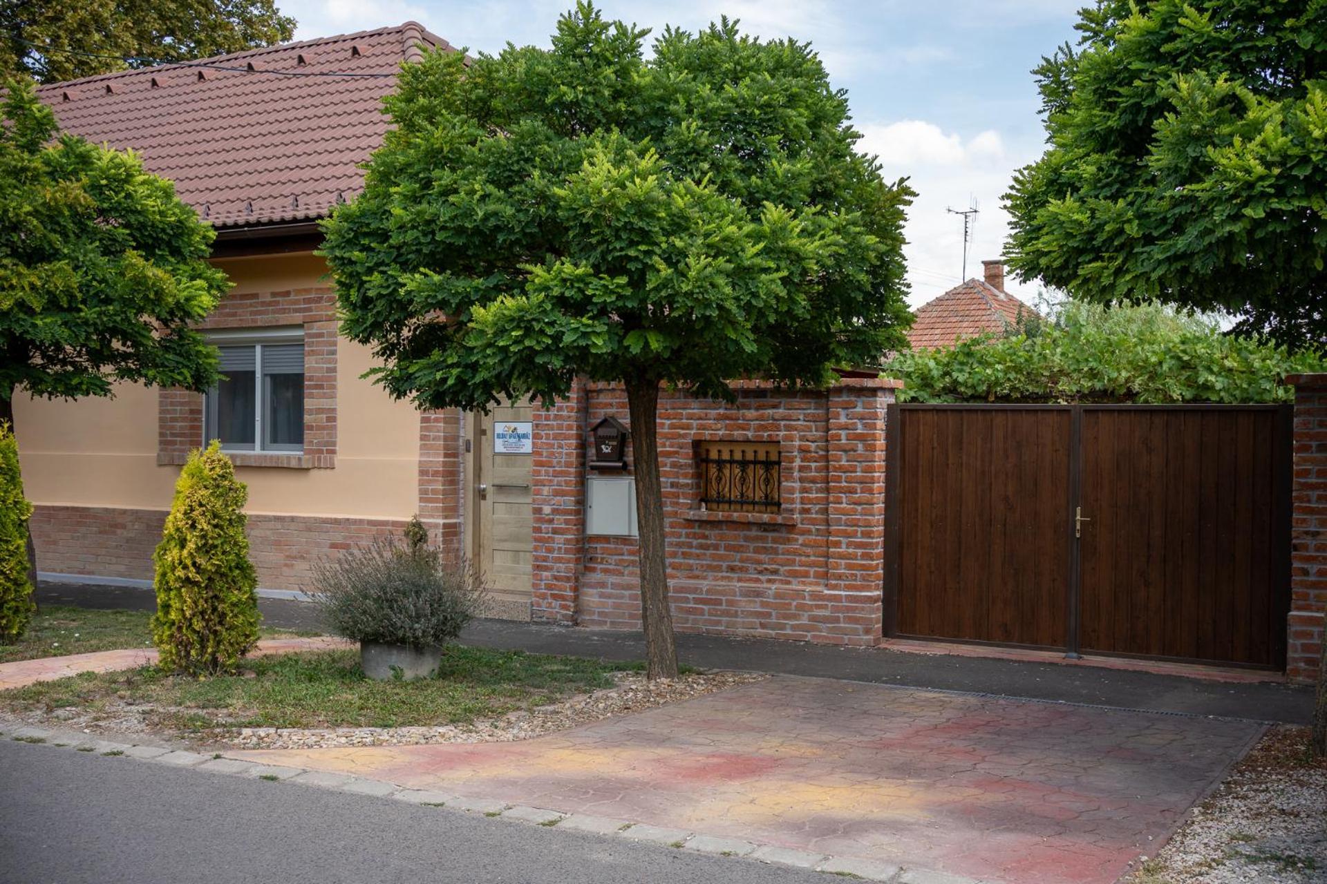 Holiday Apartmanhaz Gyula Esterno foto