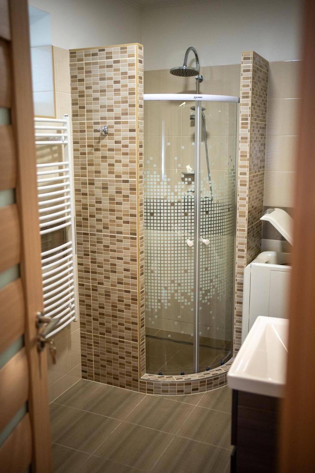 Holiday Apartmanhaz Gyula Esterno foto
