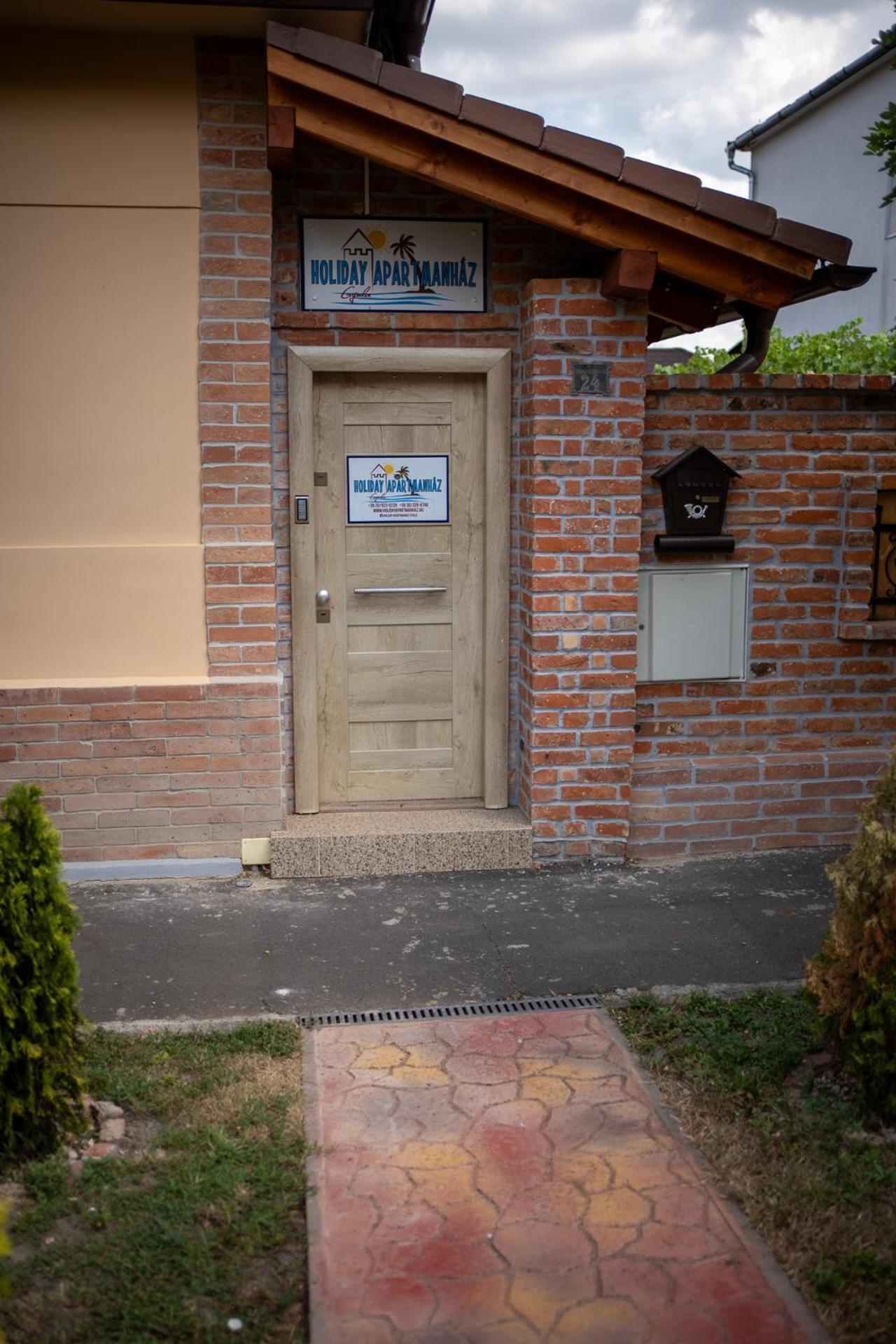 Holiday Apartmanhaz Gyula Esterno foto