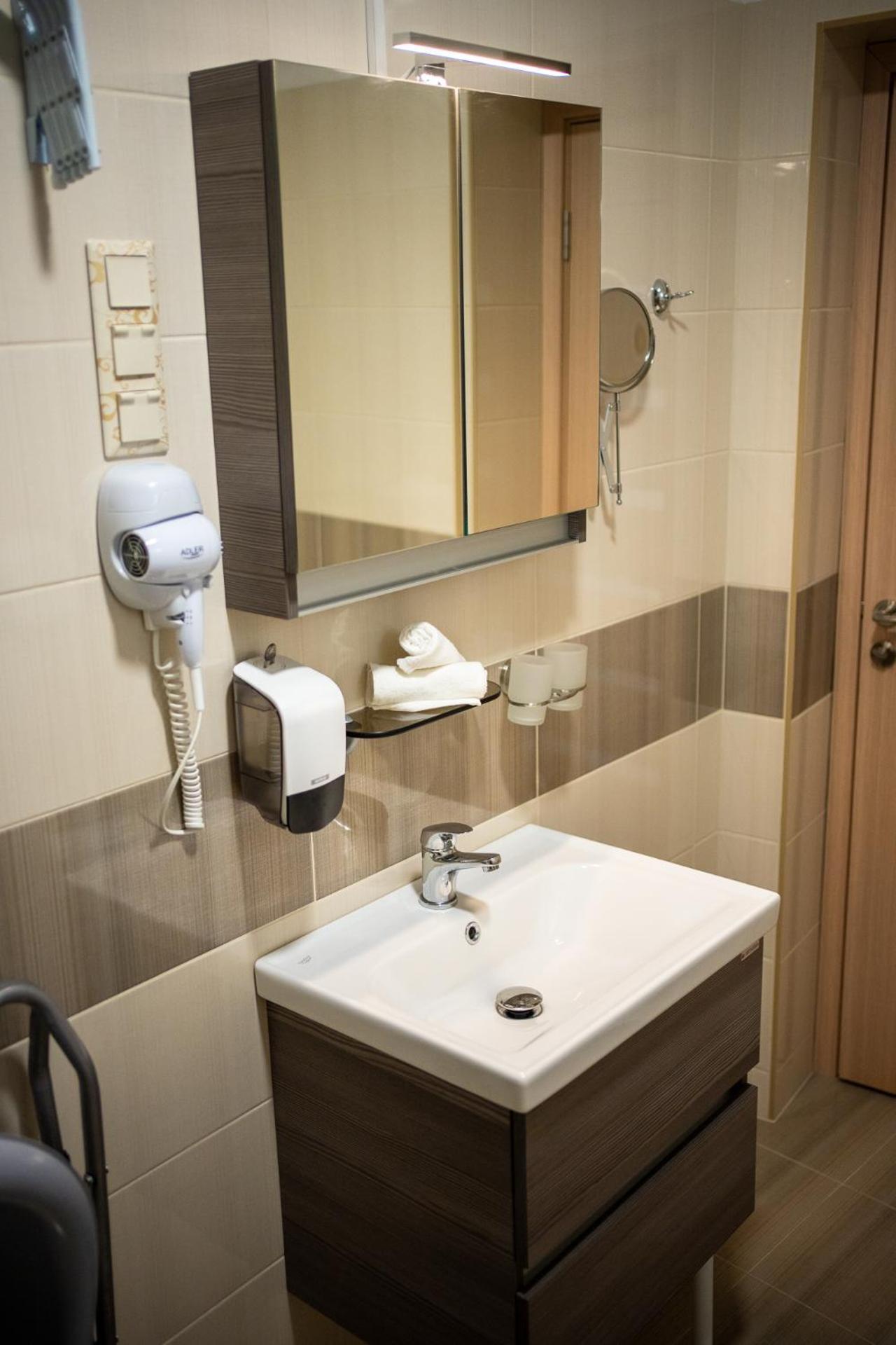 Holiday Apartmanhaz Gyula Esterno foto