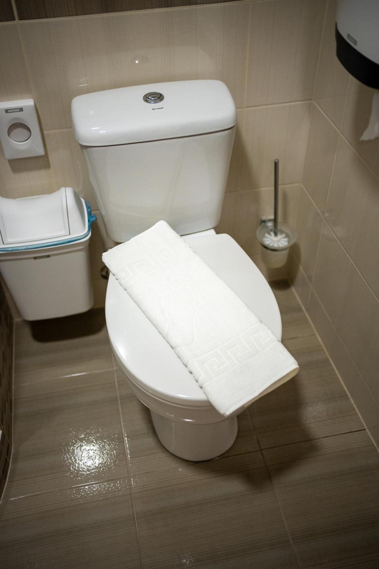 Holiday Apartmanhaz Gyula Esterno foto