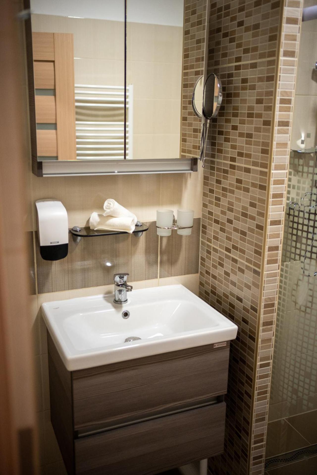 Holiday Apartmanhaz Gyula Esterno foto
