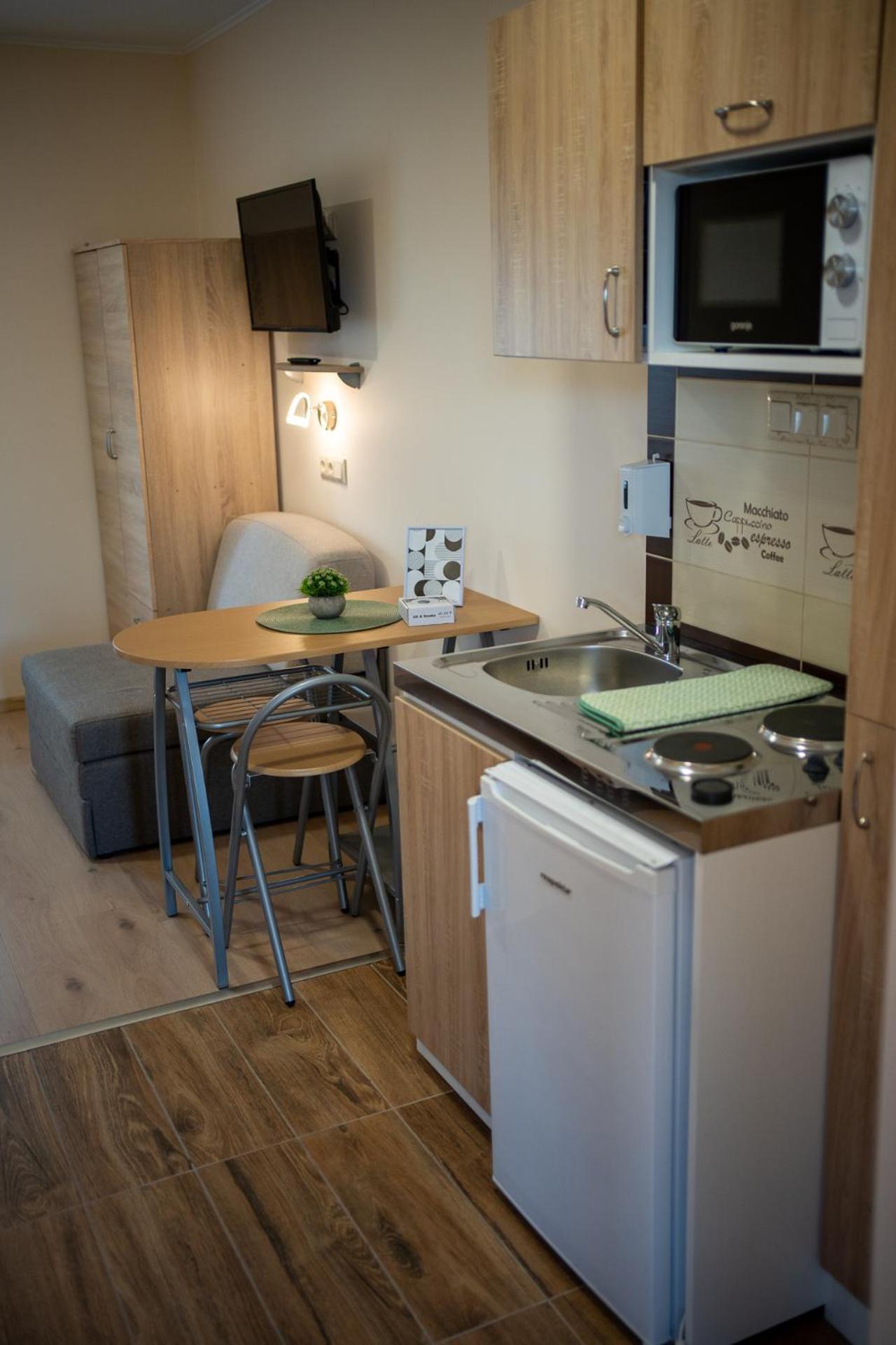 Holiday Apartmanhaz Gyula Esterno foto